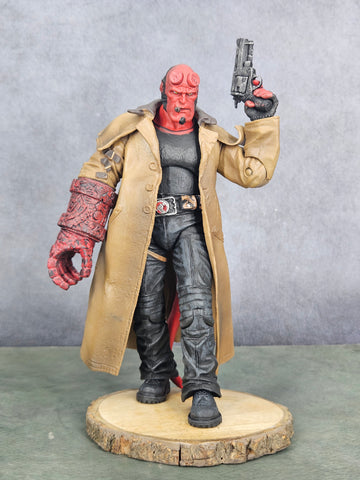 HELLBOY 2 RED Action Figure Trench Coat Ron Pearlman Golden Army Movie
