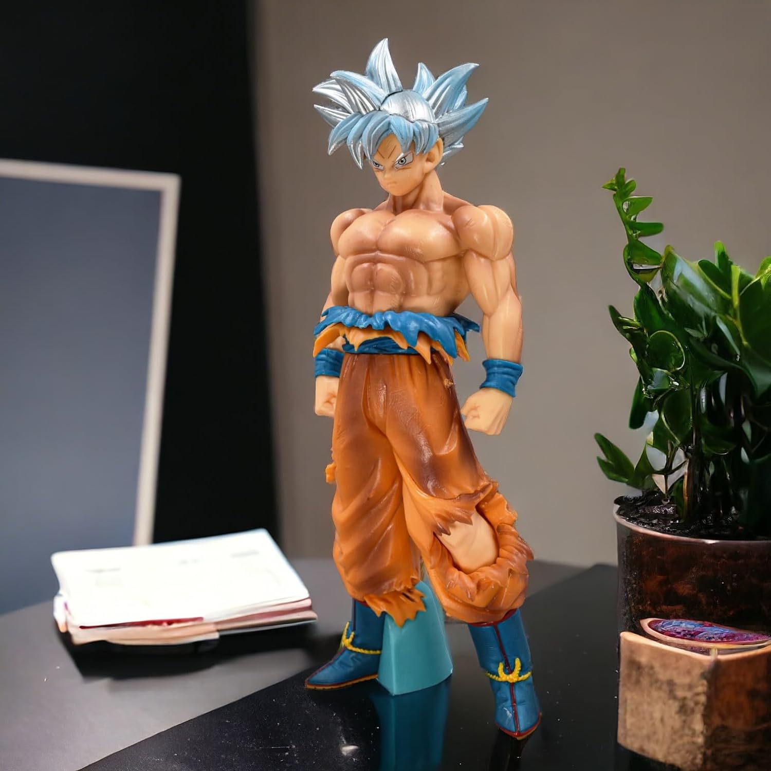 Figurine Son Goku SSJ4 Dragon Ball Super 32 cm