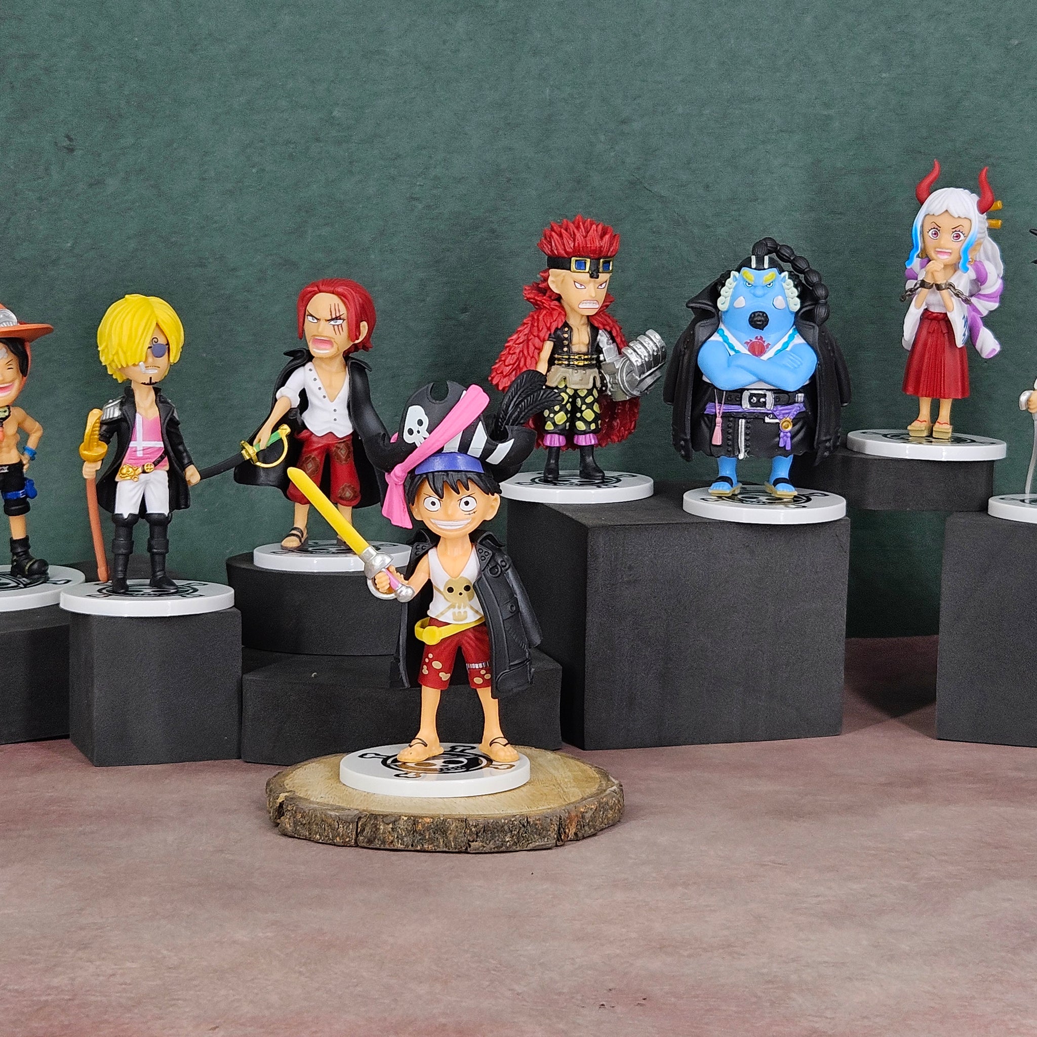One piece New Jinbe yamato shanks Set of 8 9 CM FIgures