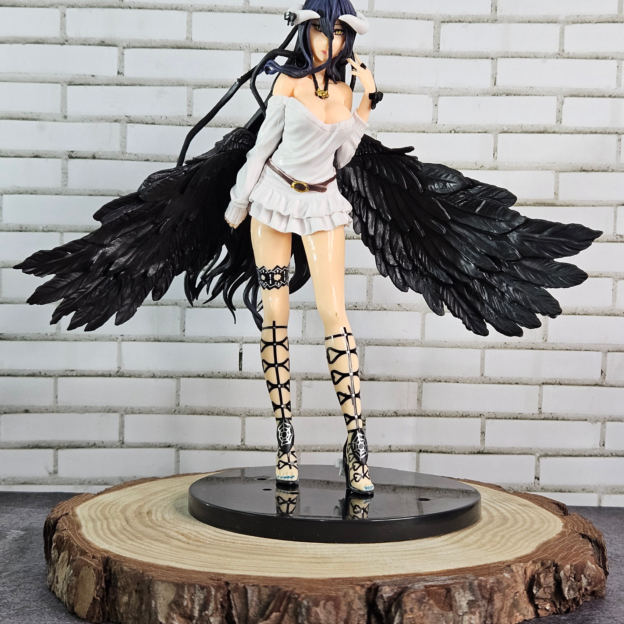 Albedo Overlord 23 cm with wings Premium Action Figure with Base