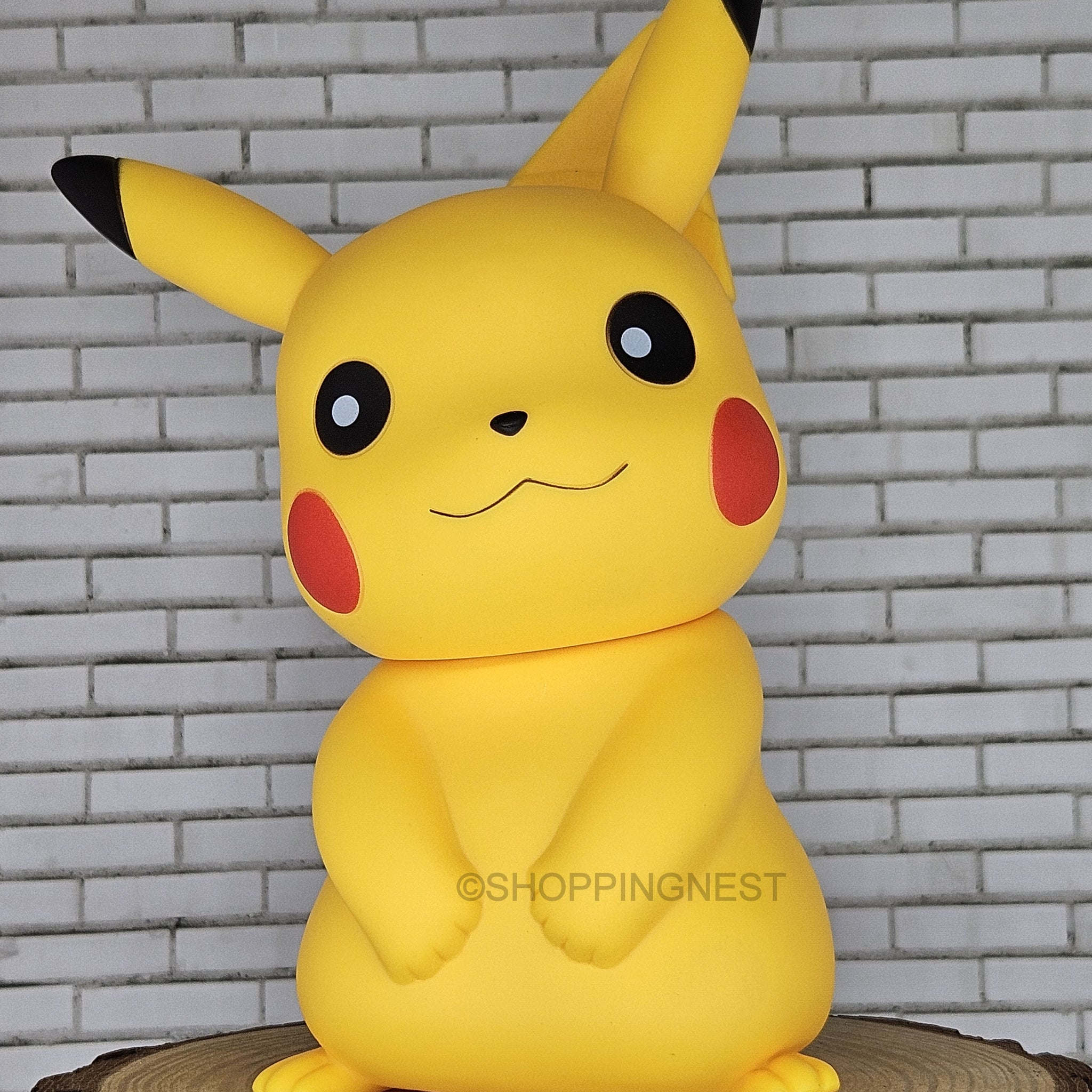 Pikachu first main image in 
full look action figure 