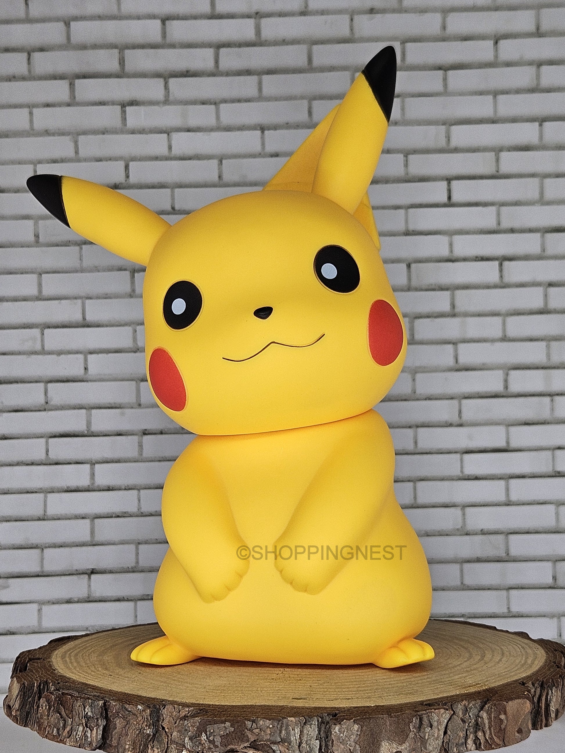 Pikachu first main image in 
full look action figure 