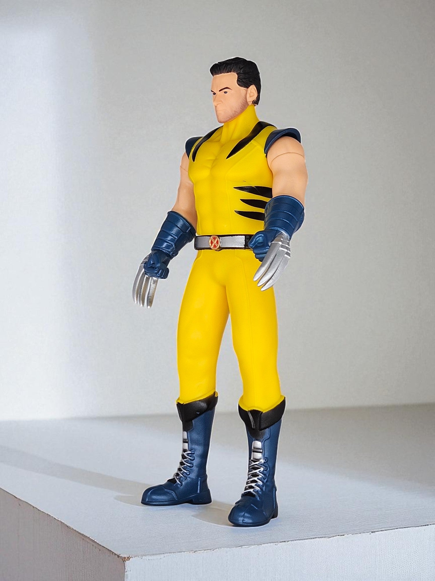 Wolverine Action Figure (23 cm) LEFT SIDE LOOK 