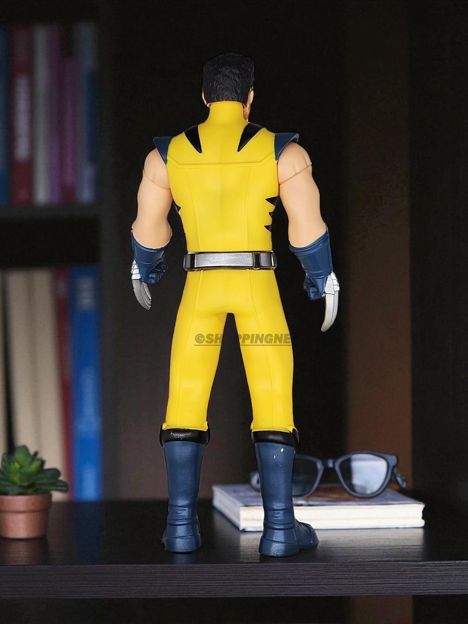 Wolverine Action Figure (23 cm) BACK SIDE LOOK