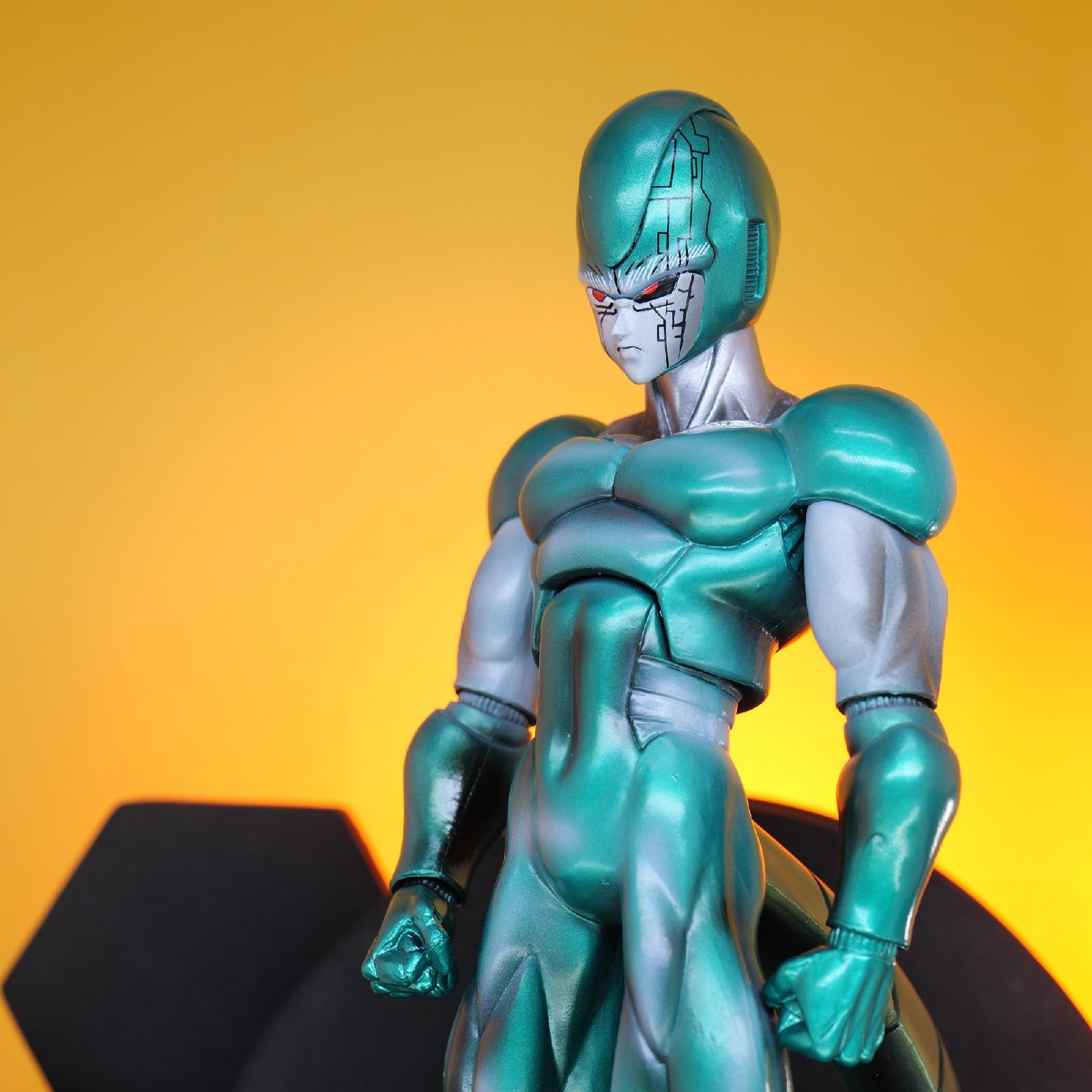 Cooler Robot ACTION FIGURE CLOSEUP SIDE