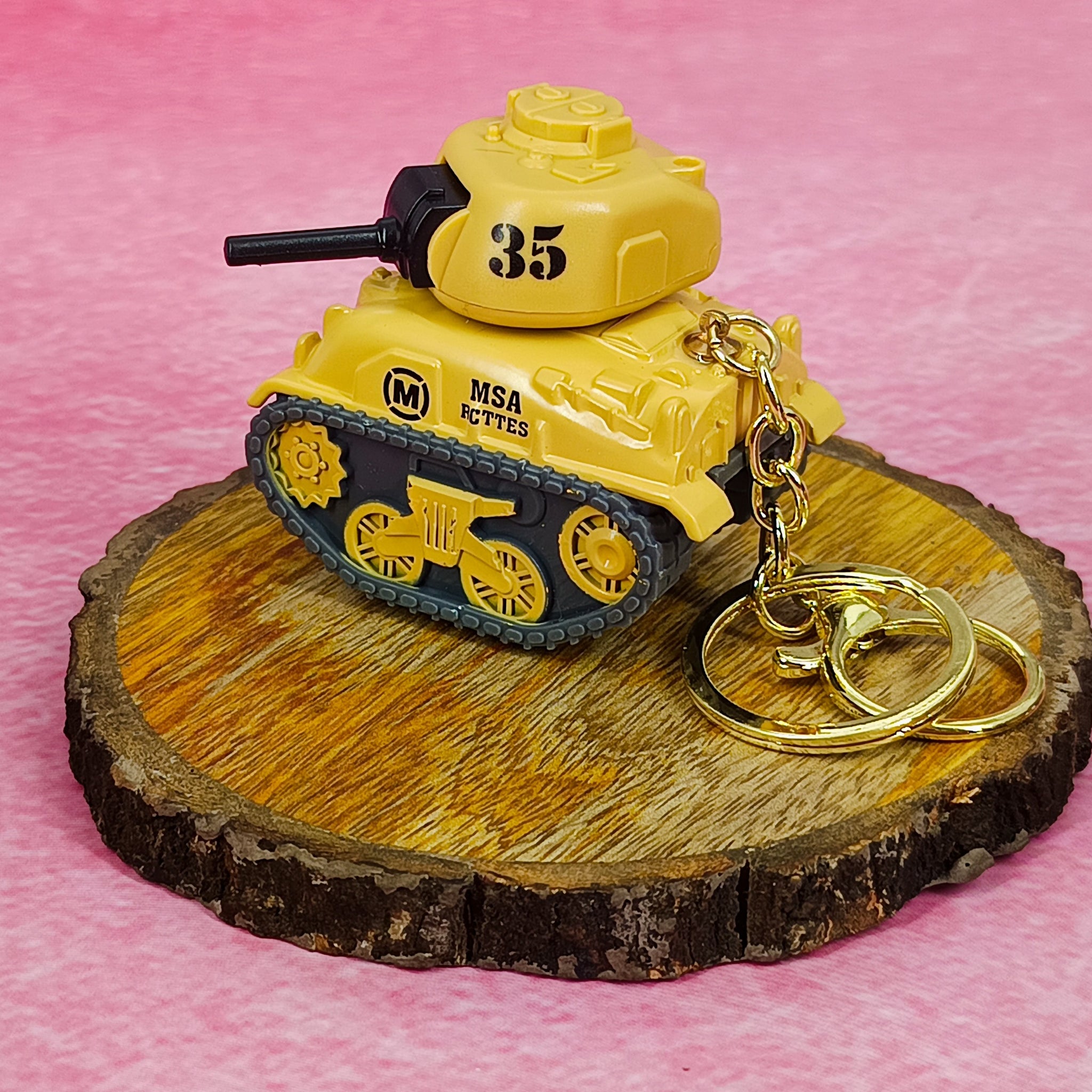 35 Msarctts Yellow  Militry Tank 4cm With  For Collection With Golden Keyring Keychain