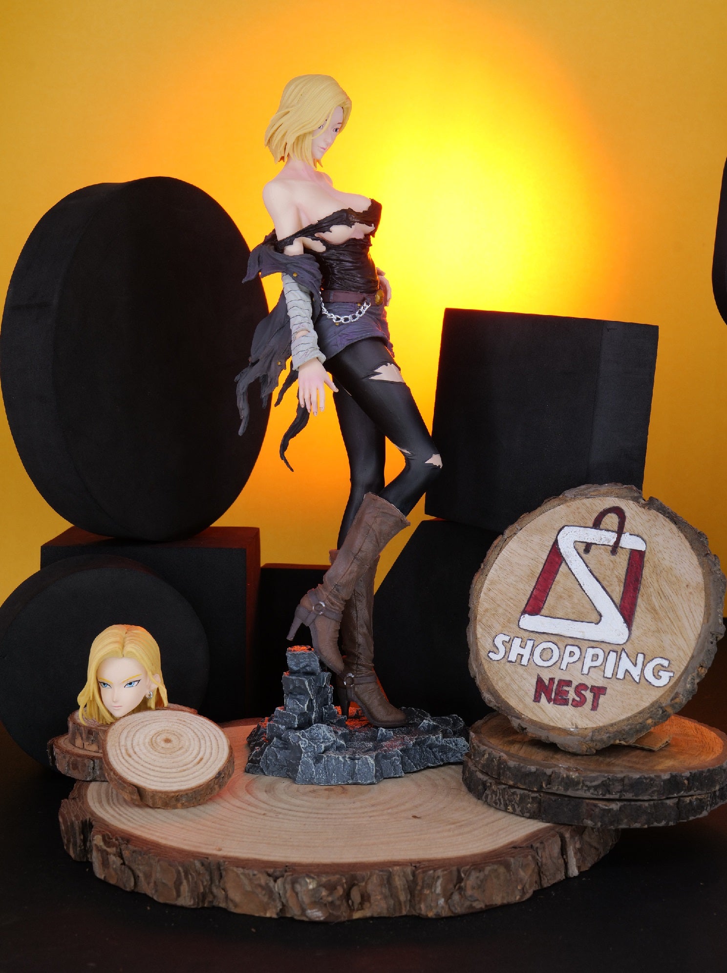 DBZ ANDROID 18 Figurine RIGHT SIDE on a wooden base with 'Shopping Nest' logo in the background