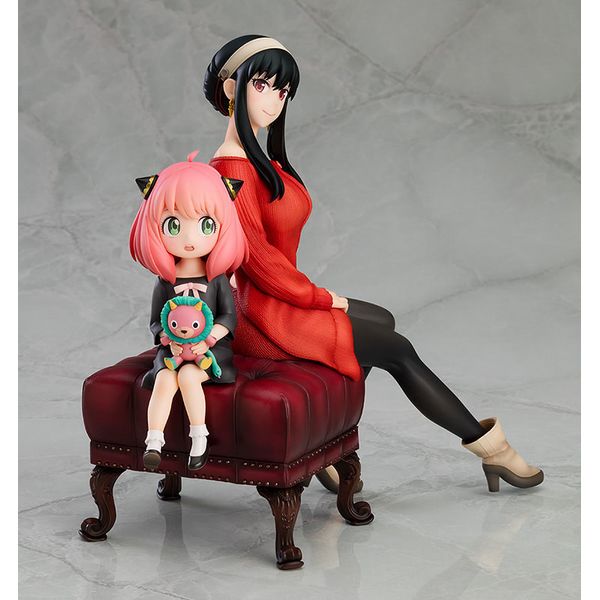 Spy x Family Yor Forger Anya Sitting on Sofa Action Figure | 15 cm | P