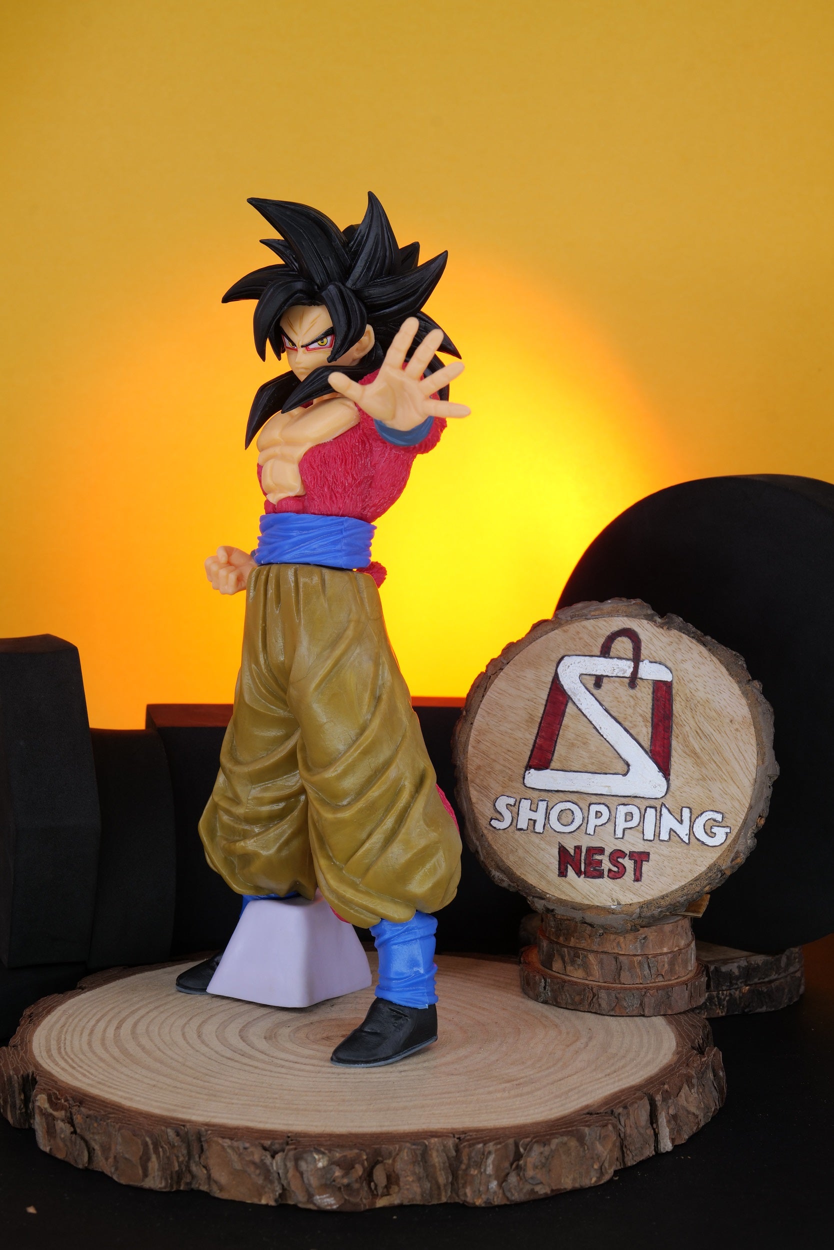 GOKU SSJ4 FIGURE RIGHT SIDE