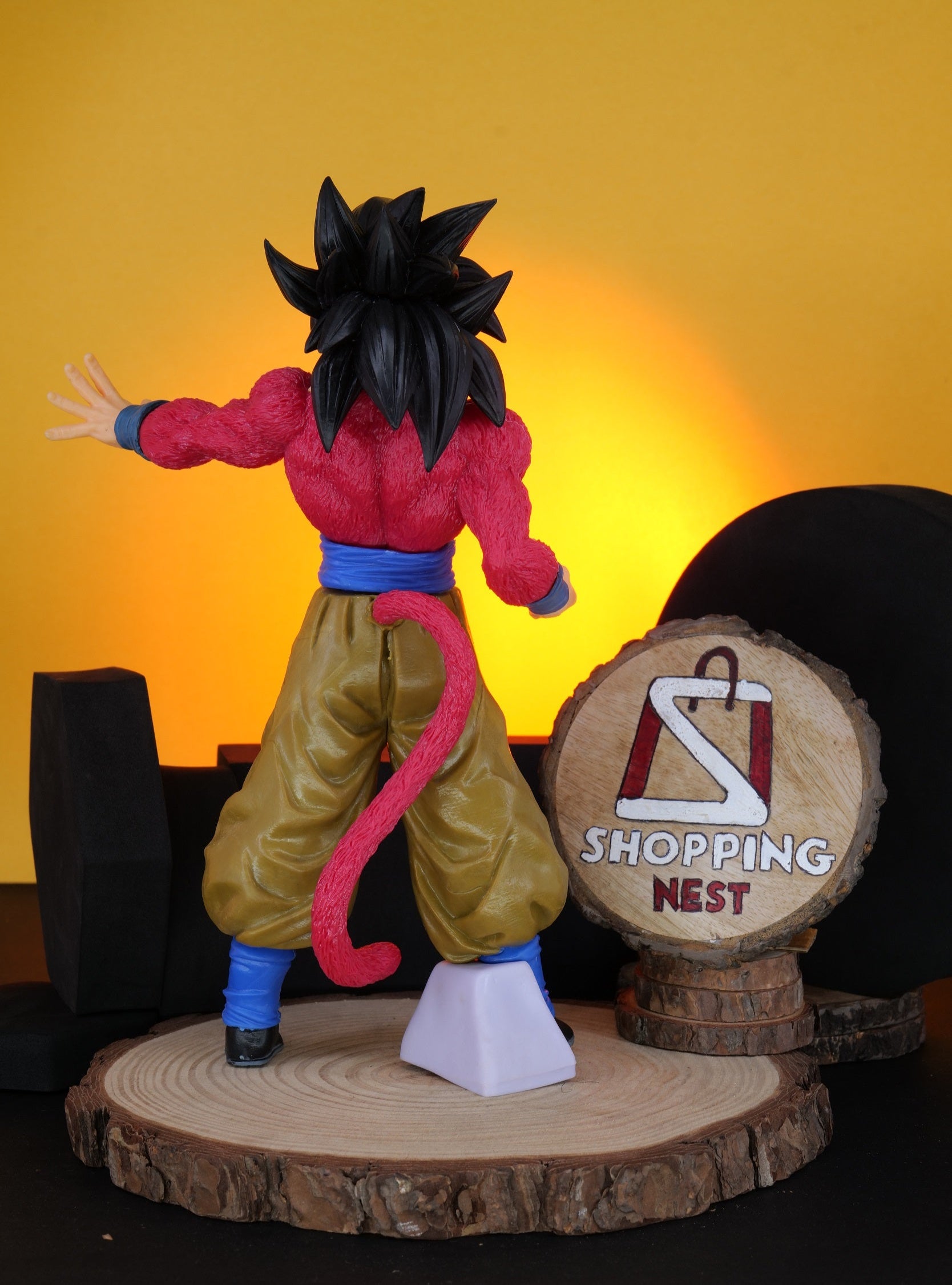 GOKU SSJ4 FIGURE BACK SIDE