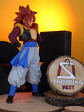 SSJ4 ACTION FIGURE FRONT HANDS ON WAIST RIGHT SIDE