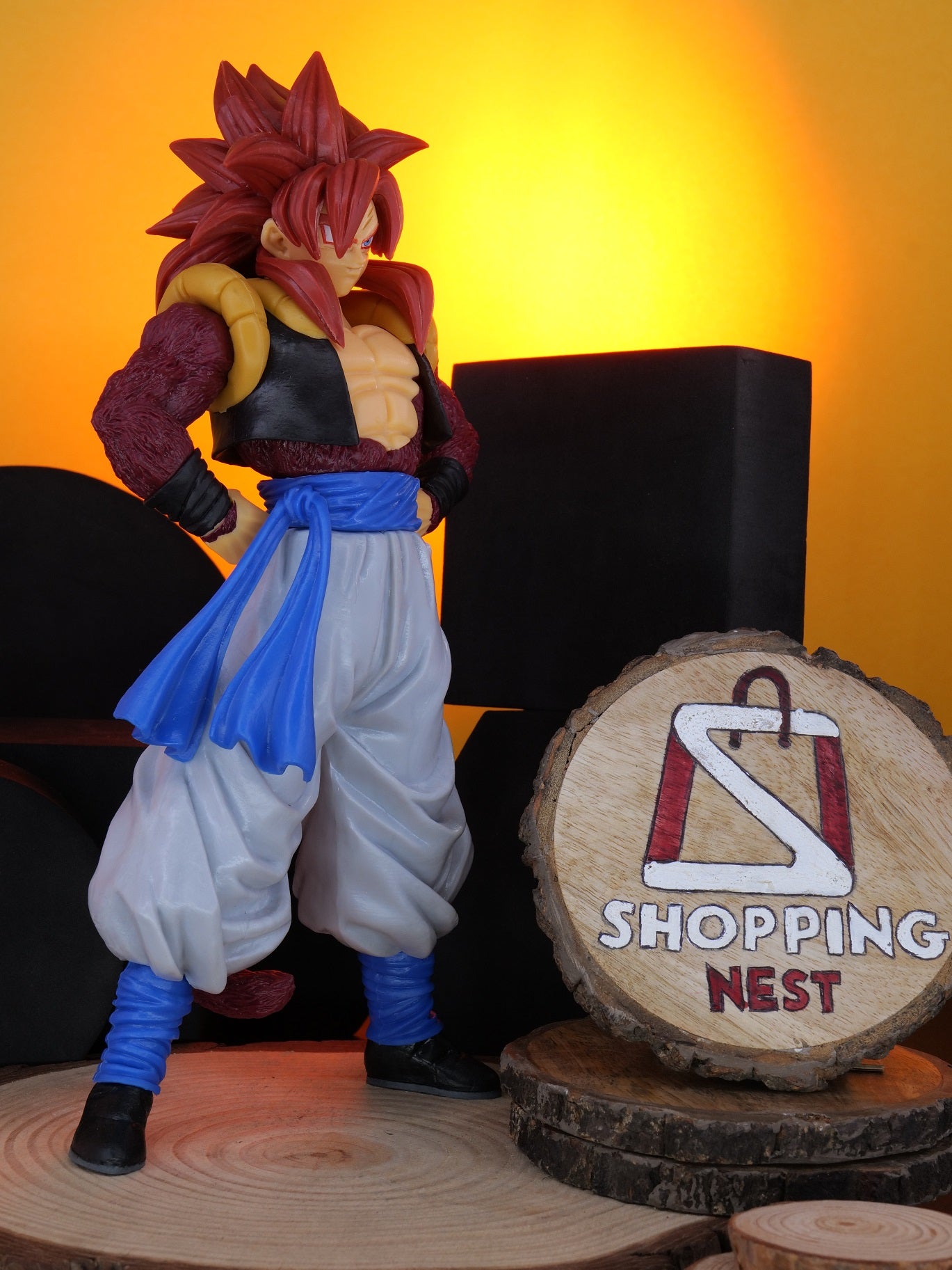 SSJ4 ACTION FIGURE FRONT HANDS ON WAIST RIGHT SIDE
