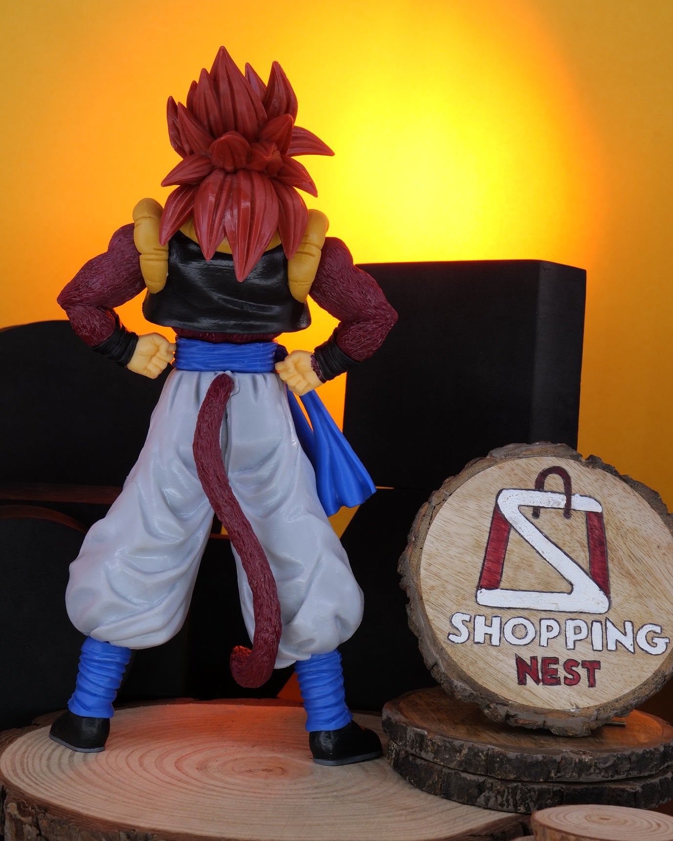 SSJ4 ACTION FIGURE FRONT HANDS ON WAIST BACK SIDE