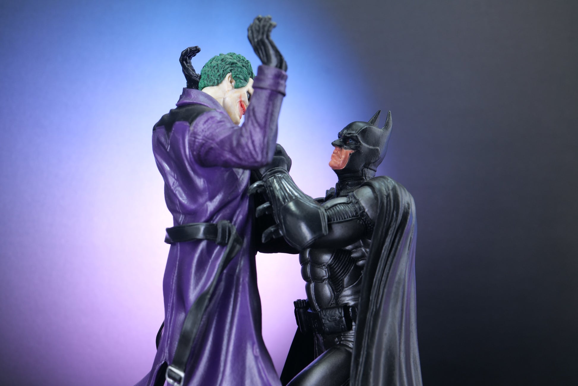 JOKER VS BATMAN IMAGE CLOSE UP IMAGE FOCUS THE BATMAN FACE 