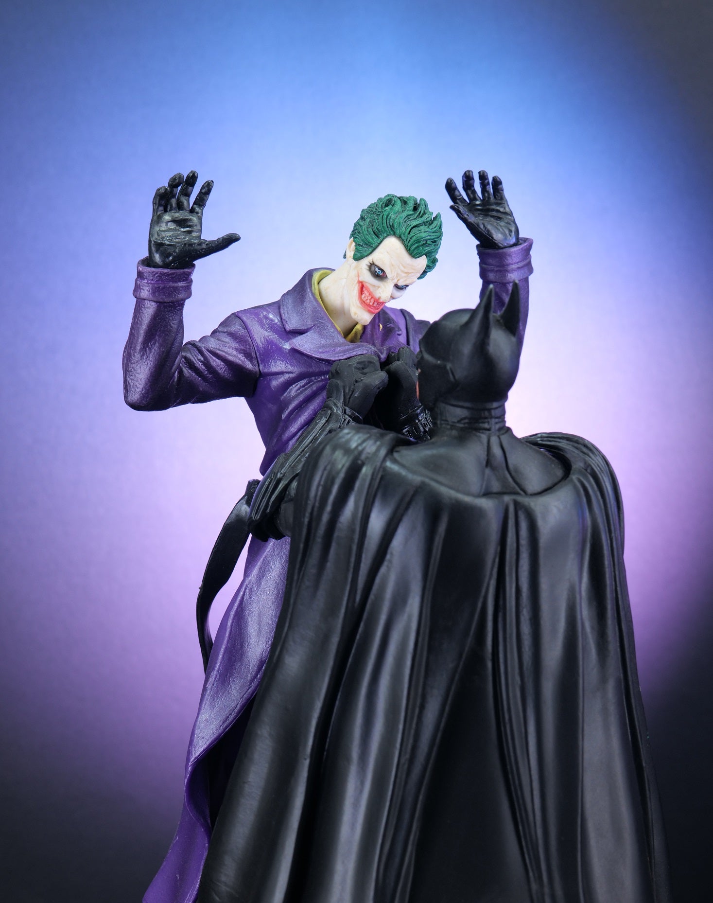 BATMAN VS JOKER BACK SIDE OF BATMAN IMAGE 